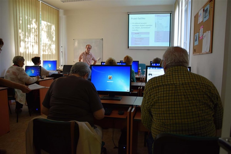 Zbývají poslední volná místa v PC kurzech pro seniory