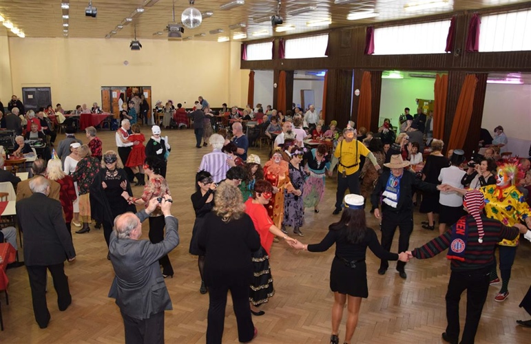 Pořádáme tradiční květinový bál