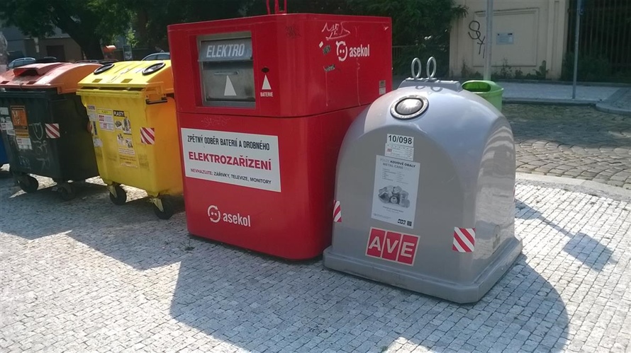 Na Desítce přibyly nádoby na kovy a elektroodpady