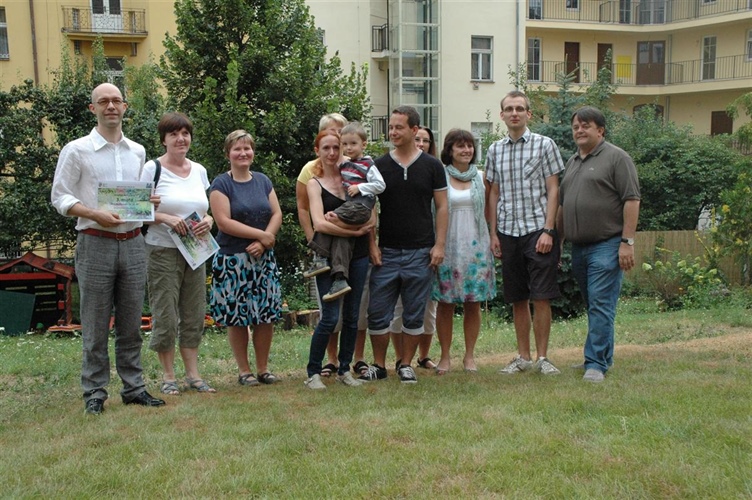 Nejhezčím „Dvorkem roku 2013“ se v Praze 10 stal dvorek v Ruské    