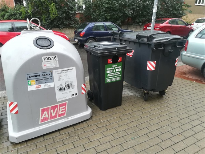 Praha 10 instalovala kontejnery na sběr olejů a tuků z domácností