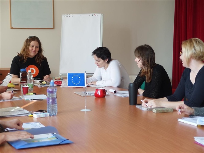 Praha 10 nabízí pro rodiče na rodičovské dovolené vzdělávání zdarma včetně hlídání dětí